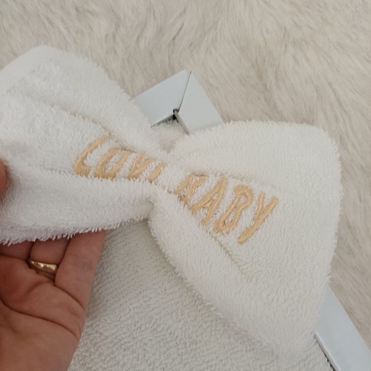 ست سیسمونی نوزادی دخترانه و پسرانه 4 تیکه طرح خرگوش رنگ کرمی با جعبه مارک lovi baby.اورجینال.کیفیت دوخت عالی.بدون ایجاد حساسیت و نرم و لطیف