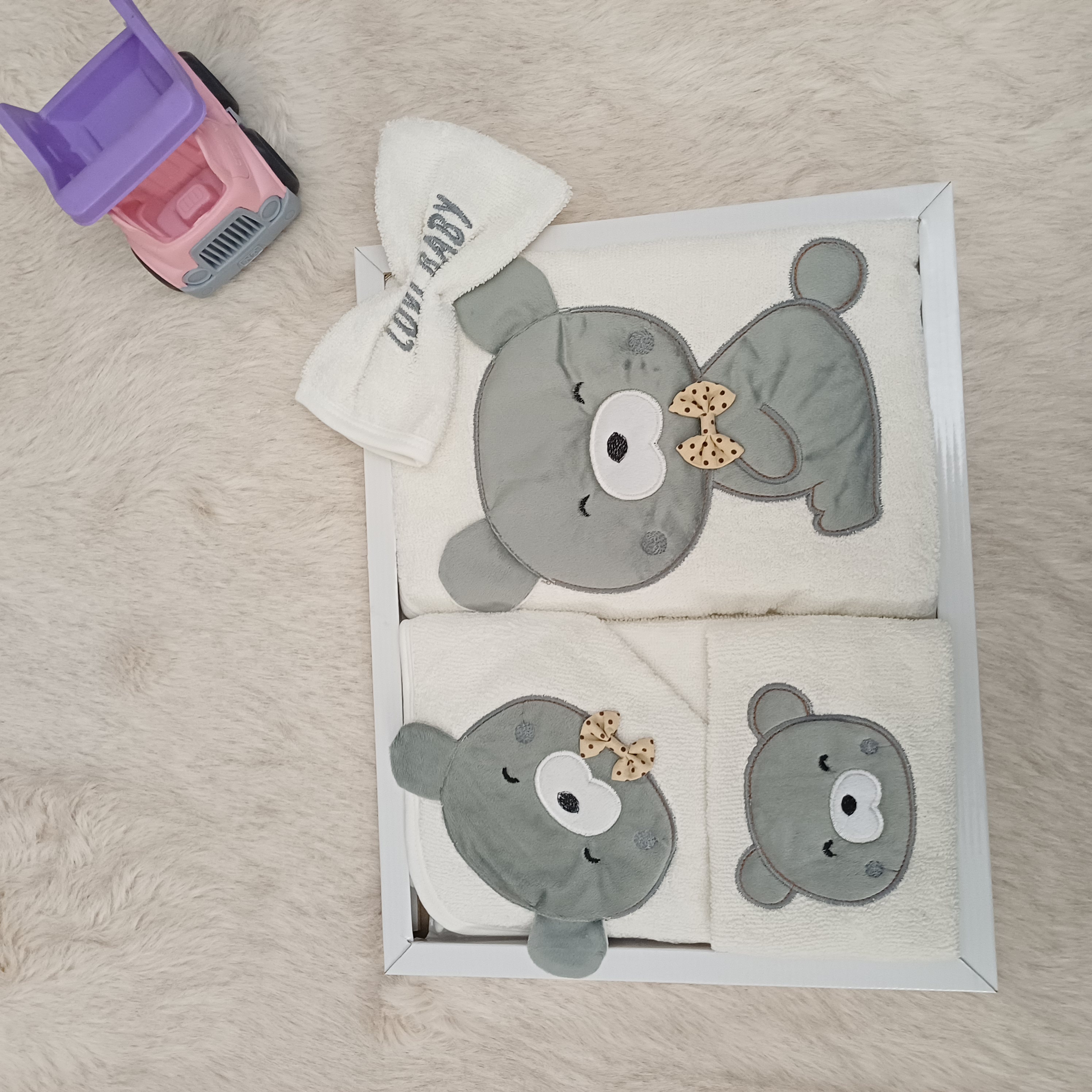 ست سیسمونی نوزادی دخترانه و پسرانه  4 تیکه طرح خرس رنگ توسی با جعبه مارک lovi baby.اورجینال.دوخت با کیفیت.بسیار نرم و لطیف و بدون ایجاد حساسیت