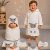 ست سیسمونی نوزادی اسپرت 5 تیکه طرح ببعی رنگ طوسی با جعبه مارک lovi baby.اورجینال.دوخت عالی.ضد حساسیت.نرم و لطیف